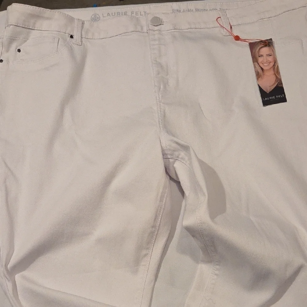 Laurie Felt Men's Relaxed White Jeans